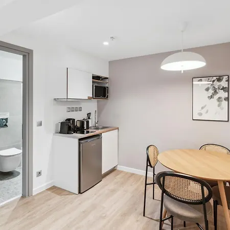 Limehome Olive Apartment