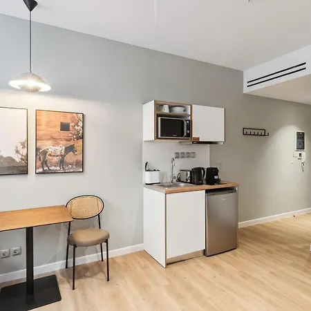 Limehome Olive Apartment Piraeus