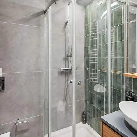 Limehome Olive Apartment